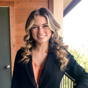 Meet your Posher, Alexis